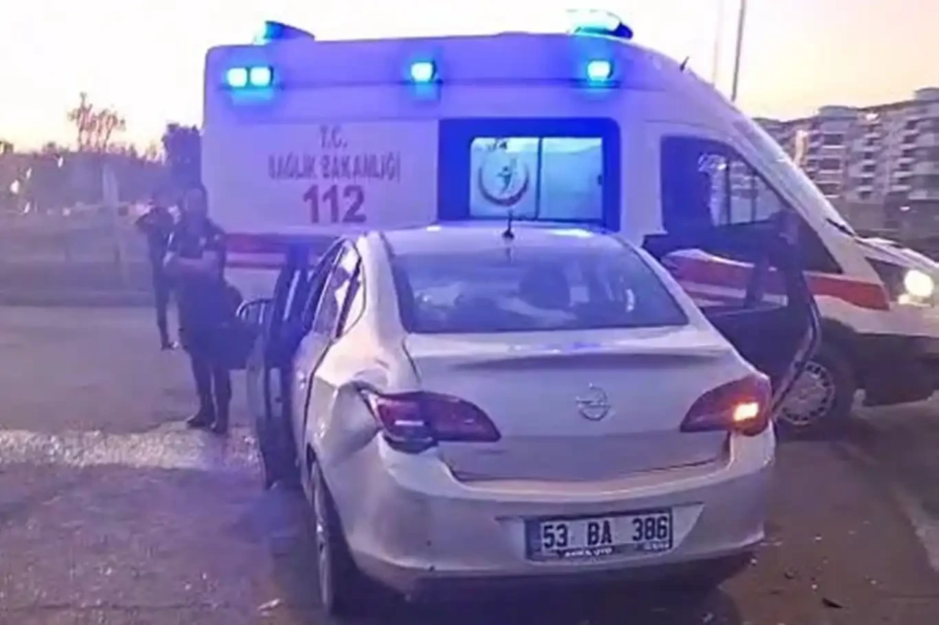 Siirt’te çevre yolunda trafik kazası: 1’i ağır 2 yaralı