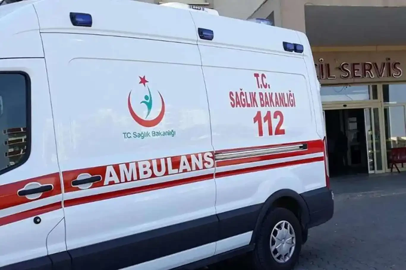 Tarım işçilerini taşıyan minibüs şarampole devrildi: 2 ölü, 13 yaralı