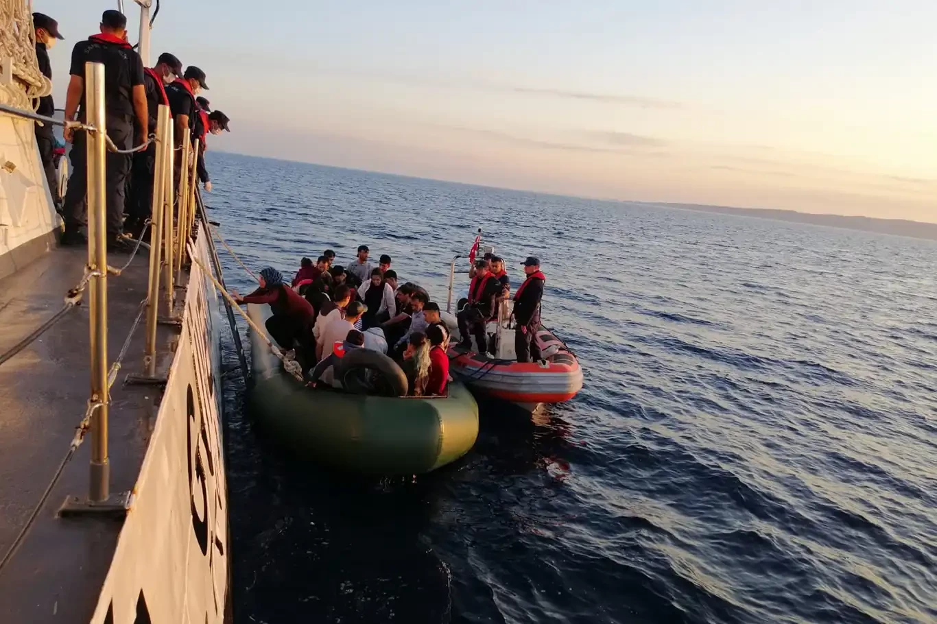 Çanakkale açıklarında 29 düzensiz göçmen yakalandı