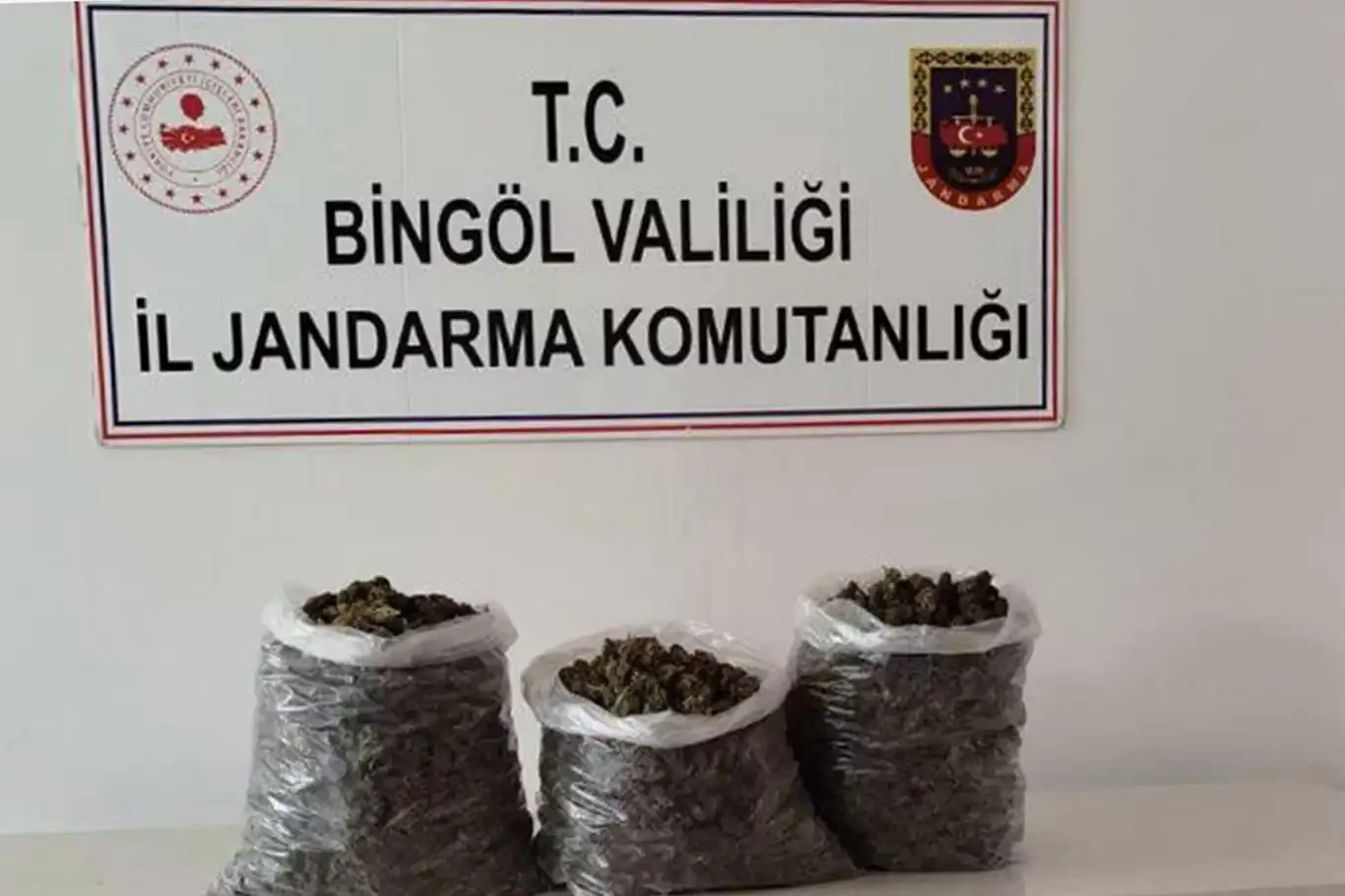 Bingöl’de 4 kilo 576 gram kubar esrar ele geçirildi