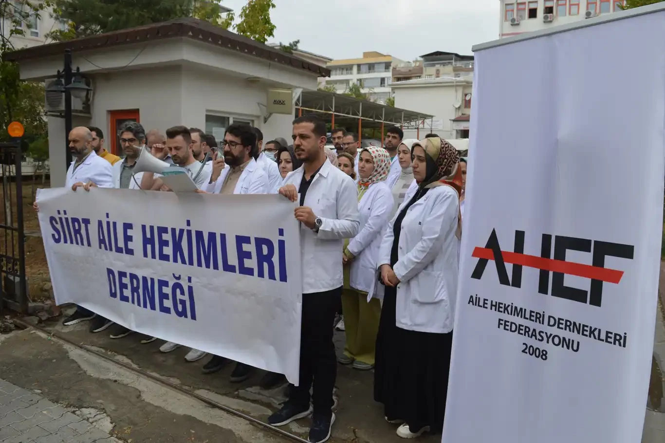 Siirtli aile hekimlerinden taslak ödeme ve sözleşme yönetmeliğine tepki