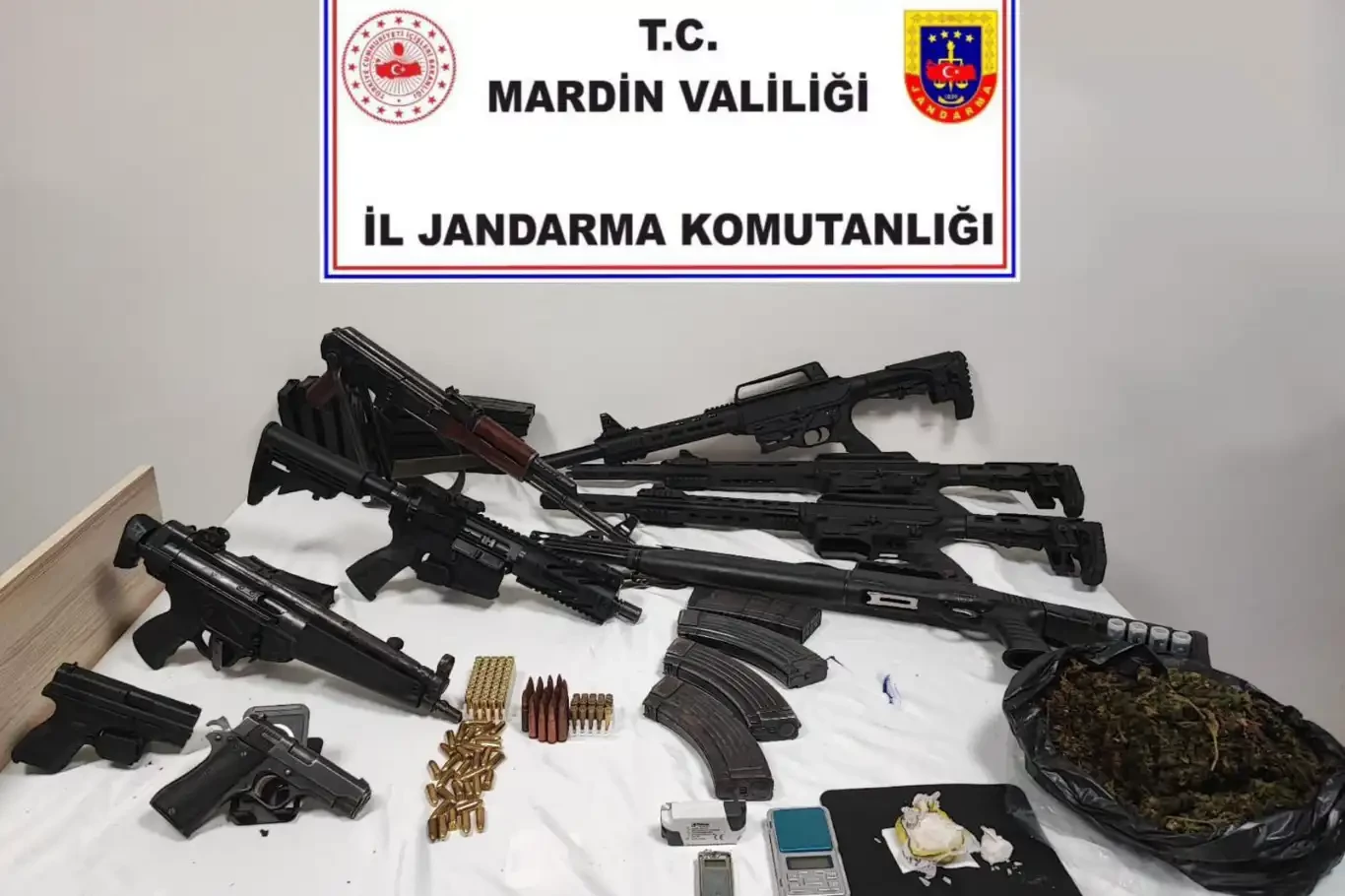 Mardin’deki operasyonda silah ve uyuşturucu madde ele geçirildi