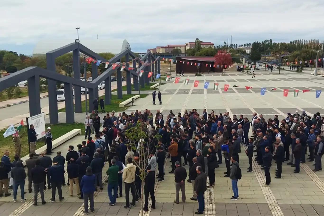 Van YYÜ’de Yahya Sinvar için yürüyüş ve basın açıklaması