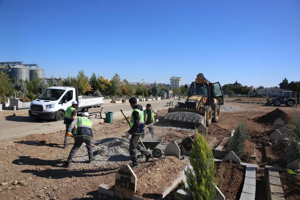 Mezarlıklarda kış hazırlıkları başladı