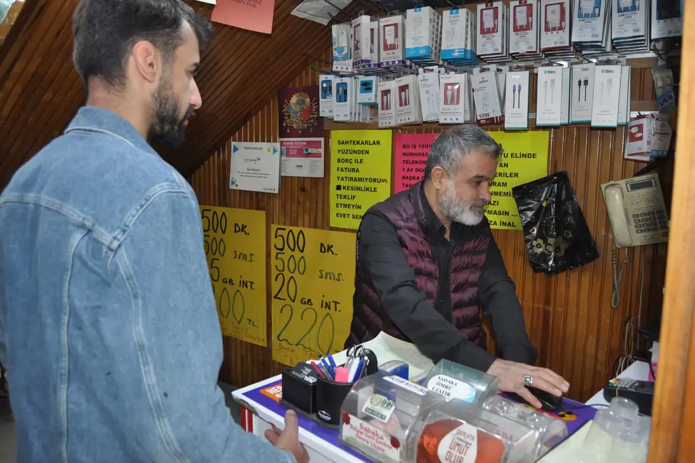 GSM bayilerinin fahiş fiyatlarla vatandaştan devir işlem ücreti alması tepkilere neden oldu