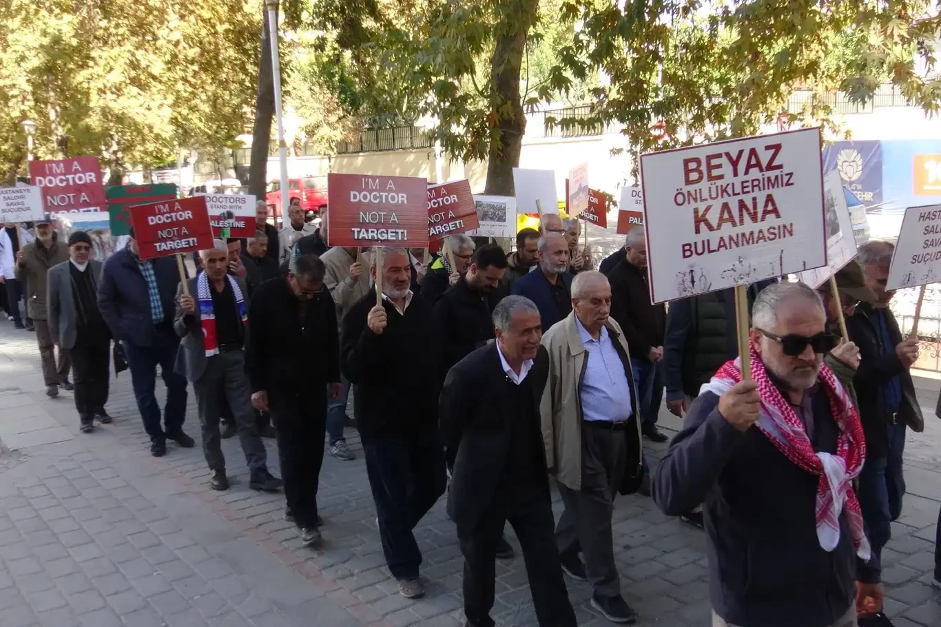 Hekimler ve sağlık çalışanlarının Gazze soykırımına karşı düzenlediği 