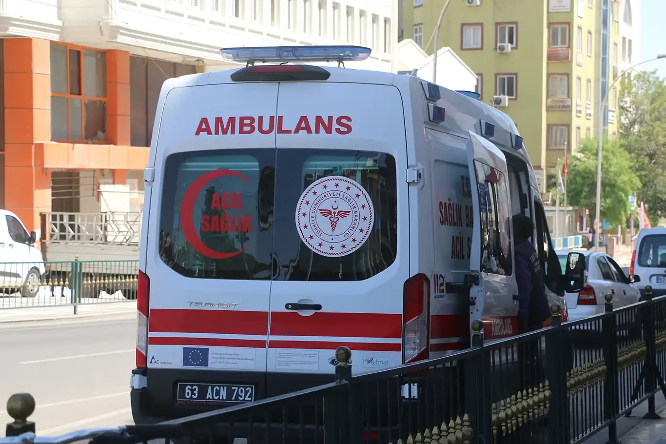 Servisten düşen öğrenci hayatını kaybetti