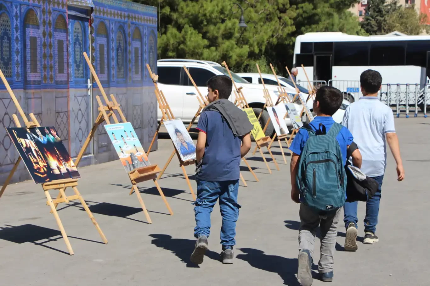 Mardin’de Yasin Börü ve arkadaşları resim sergisiyle hafızalarda tekrar canlandı