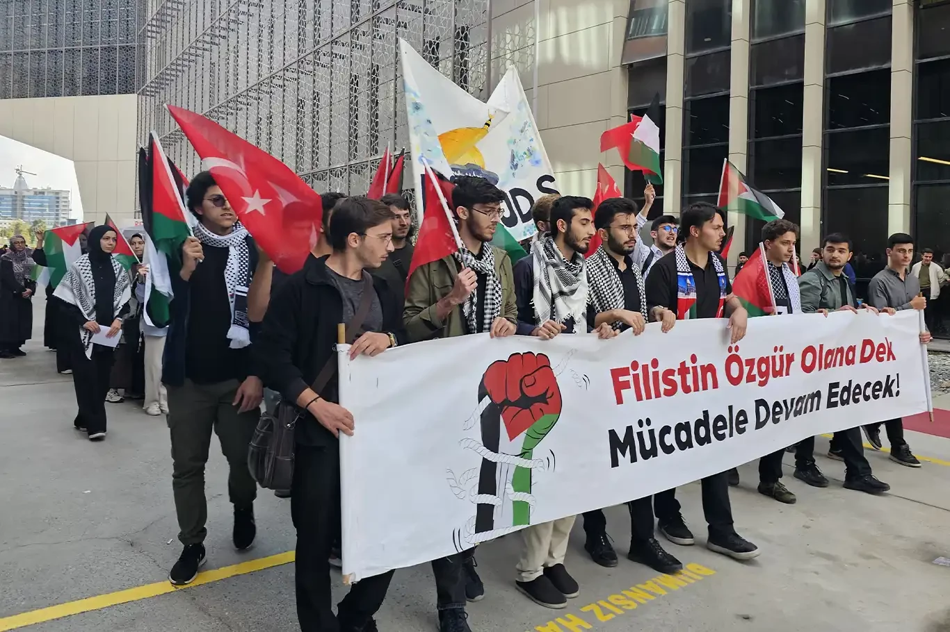 İstanbul Medeniyet Üniversitesi öğrencileri, Gazze’ye destek için toplandı