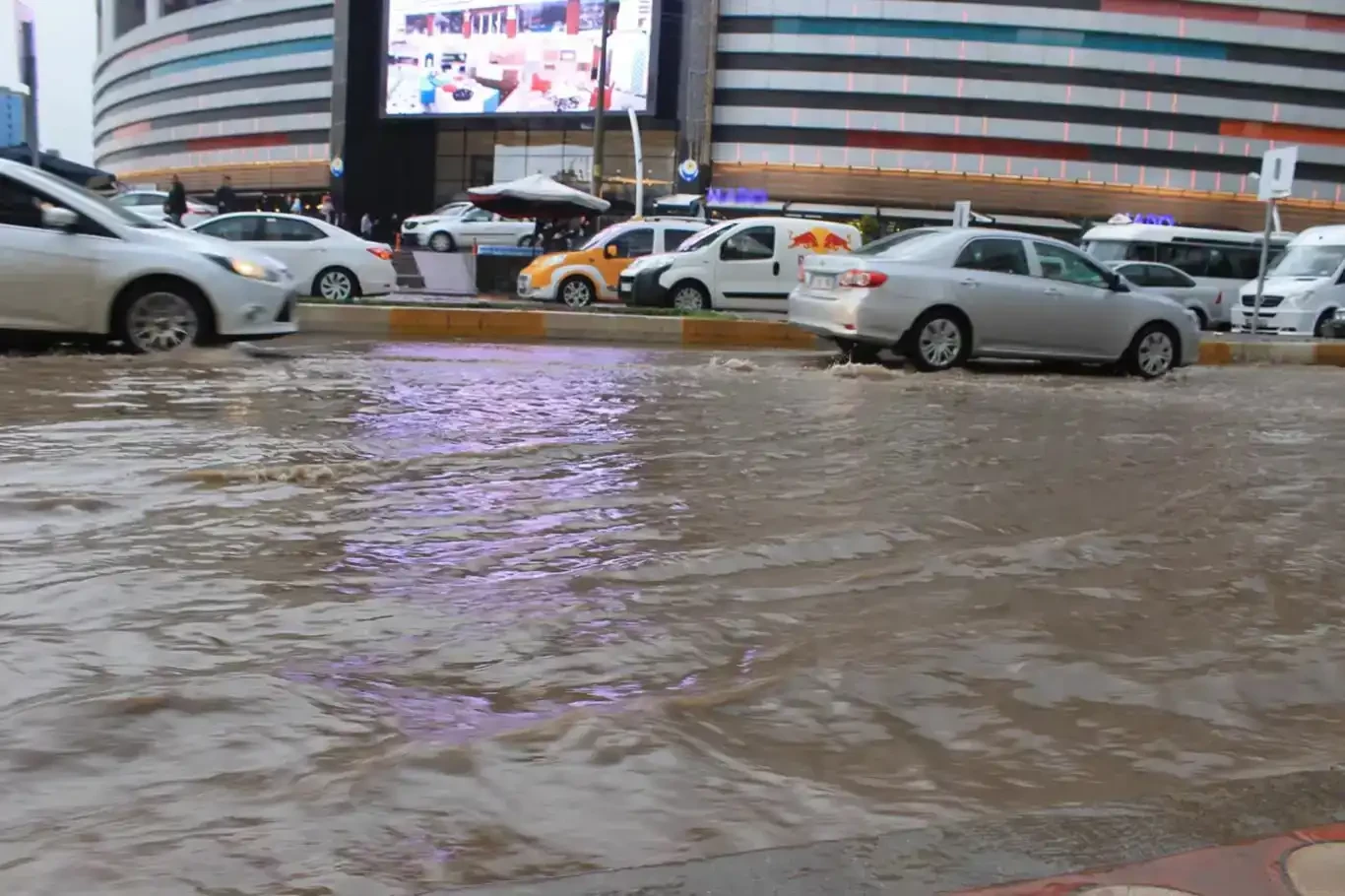 Meteorolojiden kuvvetli yağış ve rüzgâr uyarısı