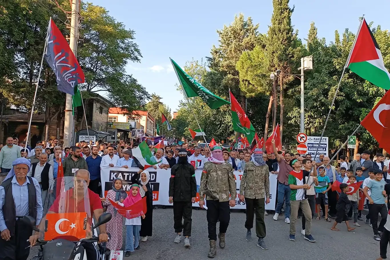 Siverek’te Aksa Tufanı yürüyüşü gerçekleştirildi