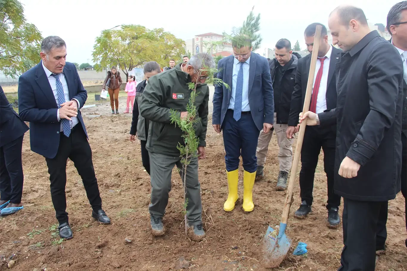 Cizre’de fidanlar toprakla buluştu