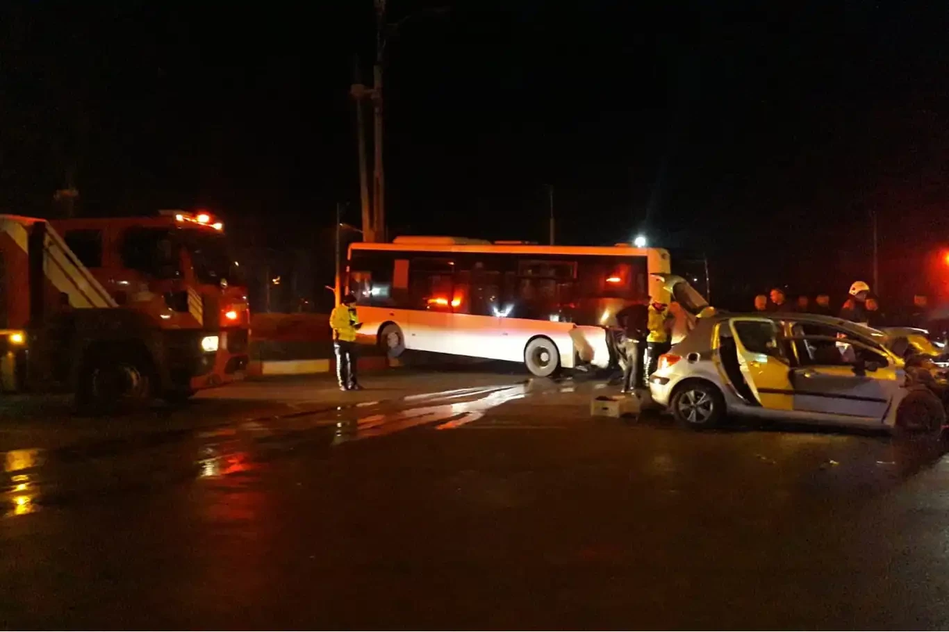 Malatya’da otobüs ile otomobil çarpıştı: Bir ölü