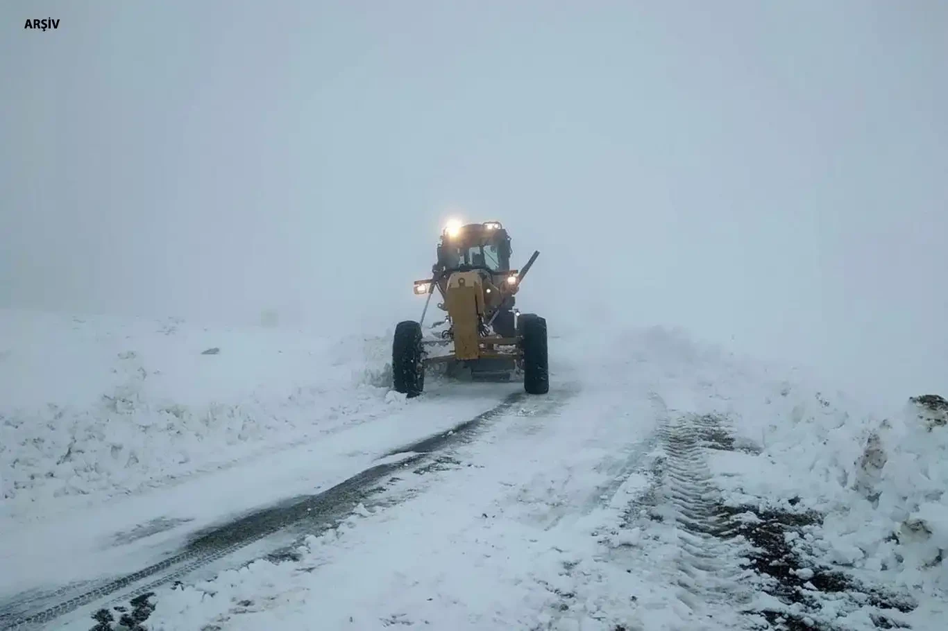 Düşen çığ nedeniyle 6 köy yolu ulaşıma kapandı