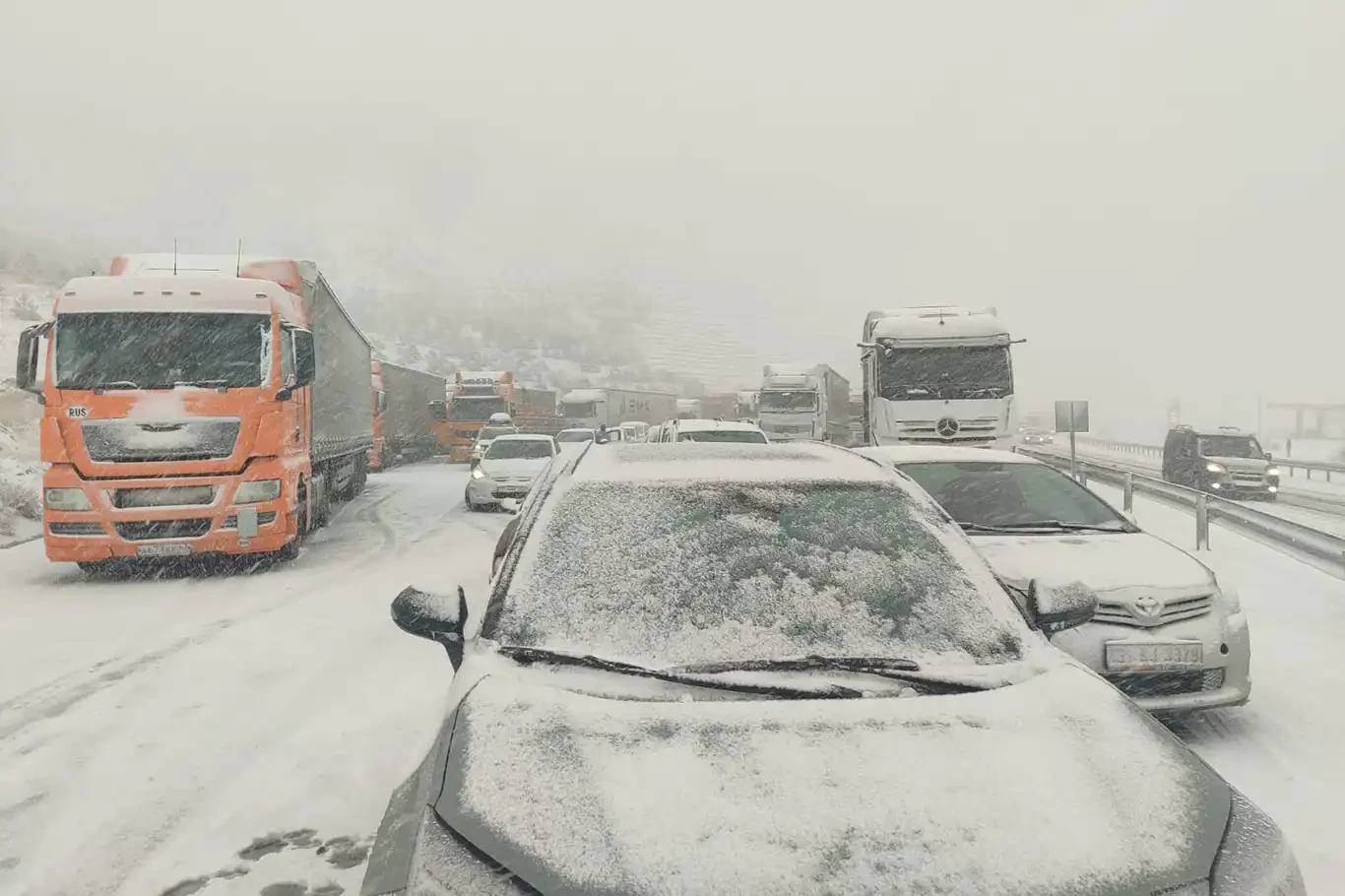 Erzincan’da yoğun kar yağışı nedeniyle Sakaltutan Geçidi