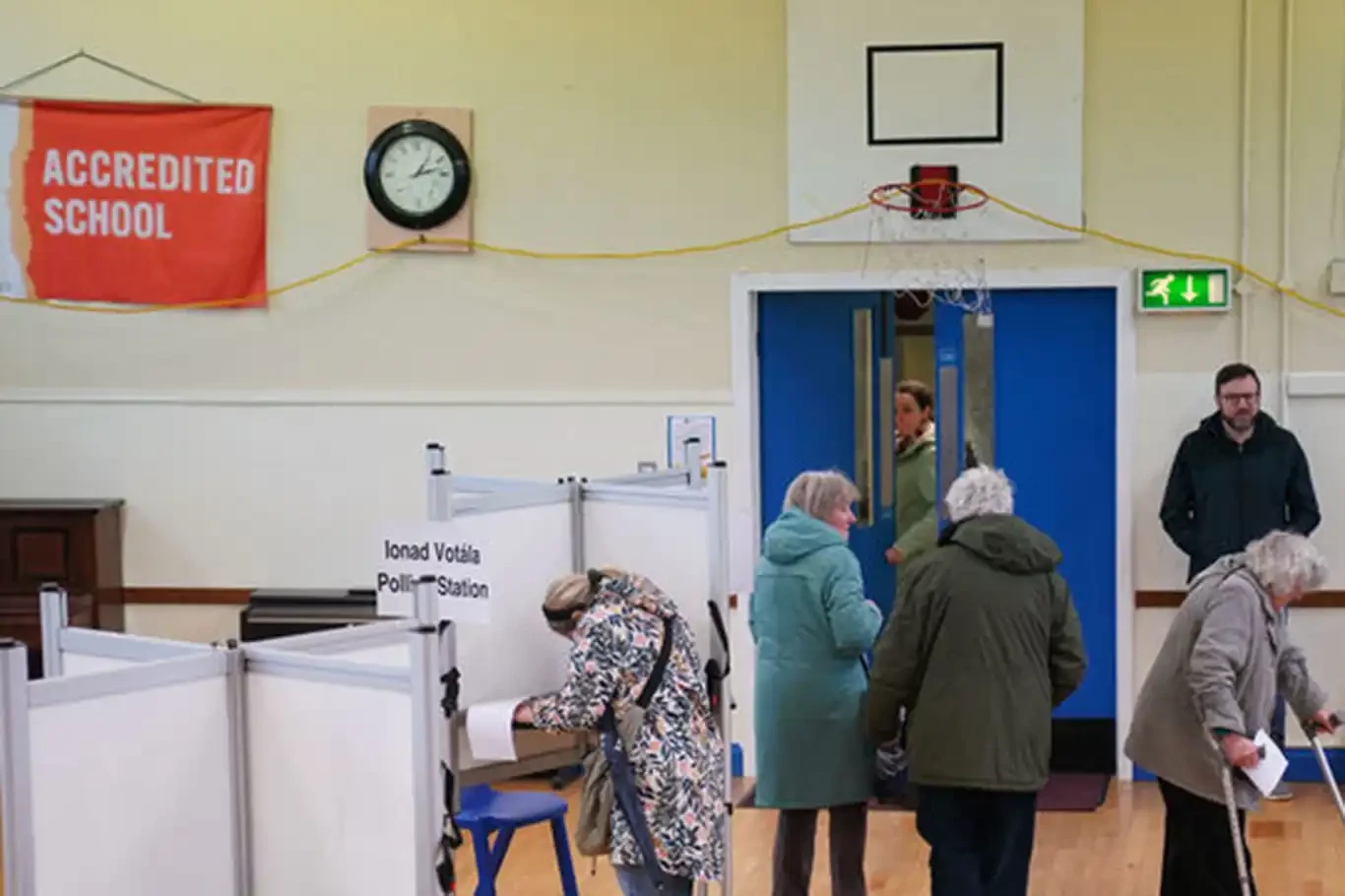 İrlanda erken seçim için sandık başına gitti