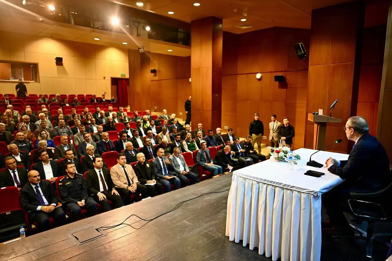 Vali Yavuz muhtar dernekleriyle istişare toplantısı düzenledi