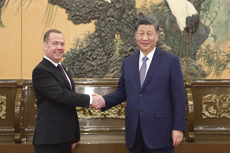  Xi Jinping ve Dmitriy Medvedev