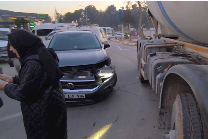 Şanlıurfa’da otomobil ile beton mikseri çarpıştı