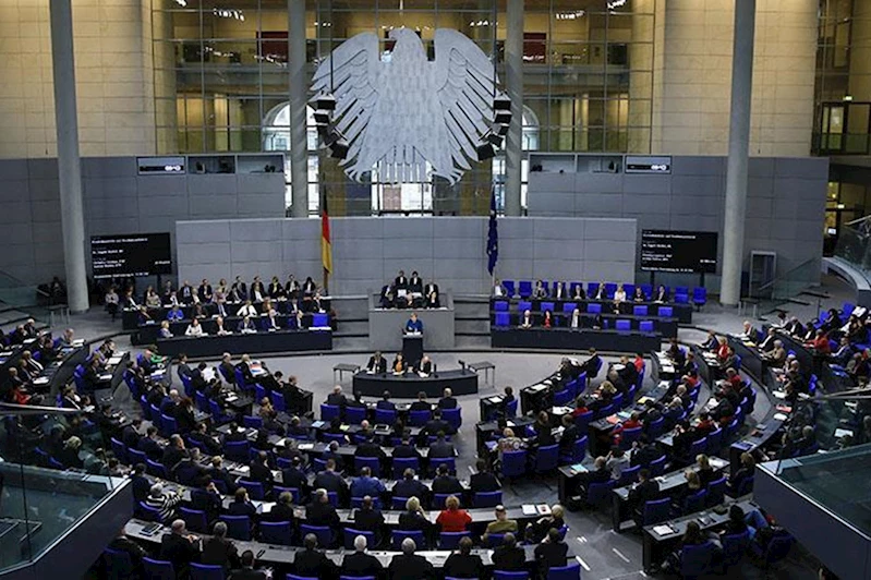 Almanya’da Federal Meclis feshedildi, erken seçim 23 Şubat