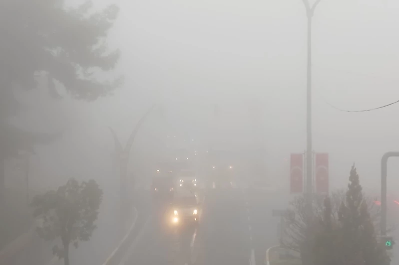 Mardin sabaha yoğun sisle uyandı