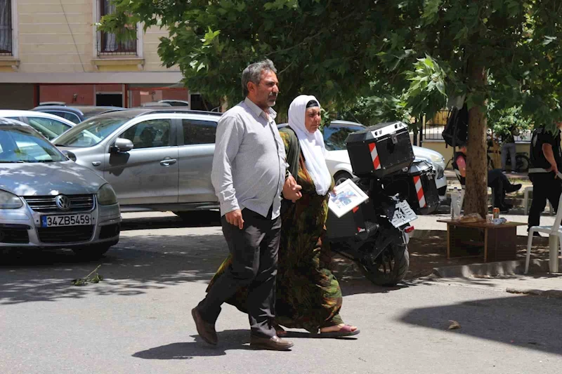 Diyarbakır annelerinin evlat nöbetine bir aile daha katıldı
