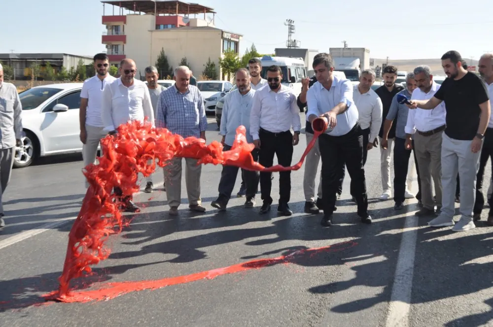 Ramanlı, ölüm yolunu trafiğe kapattı