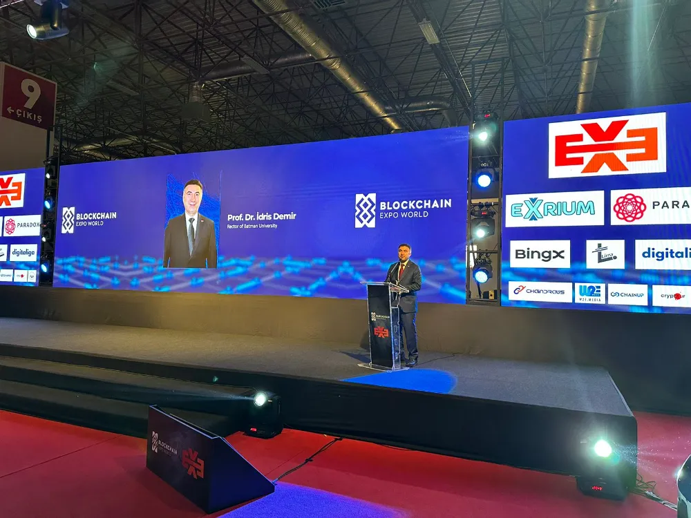 Rektör Demir, Blockchain Expo World Fuarında İlgi Odağı Oldu