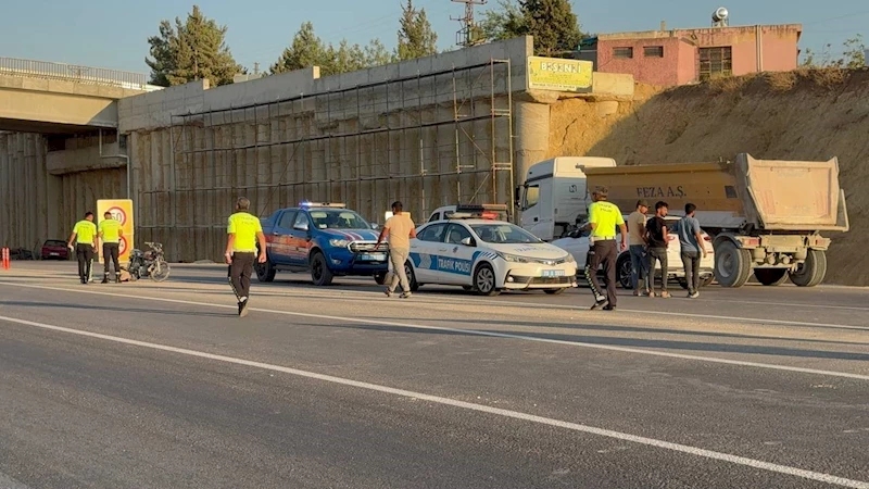 Kilis’te motosiklet ile hafriyat kamyonu çarpıştı: 1 ağır yaralı
