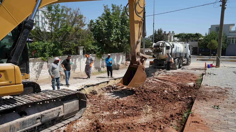 Depremde hasar gören alt yapı hızla onarılıyor
