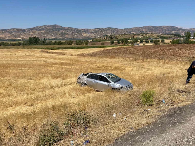 Adıyaman’da otomobil takla attı: 1’i ağır 2 yaralı
