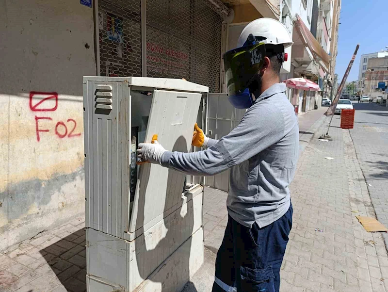 Dicle Elektrik Şanlıurfa’da 6 ayda kırılan 3 bin panoyu onardı
