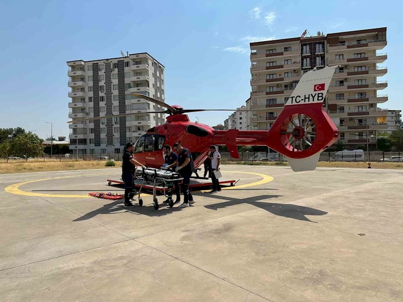 Trafik kazasında yaralanan kadın, ambulans helikopterle hastaneye sevk edildi
