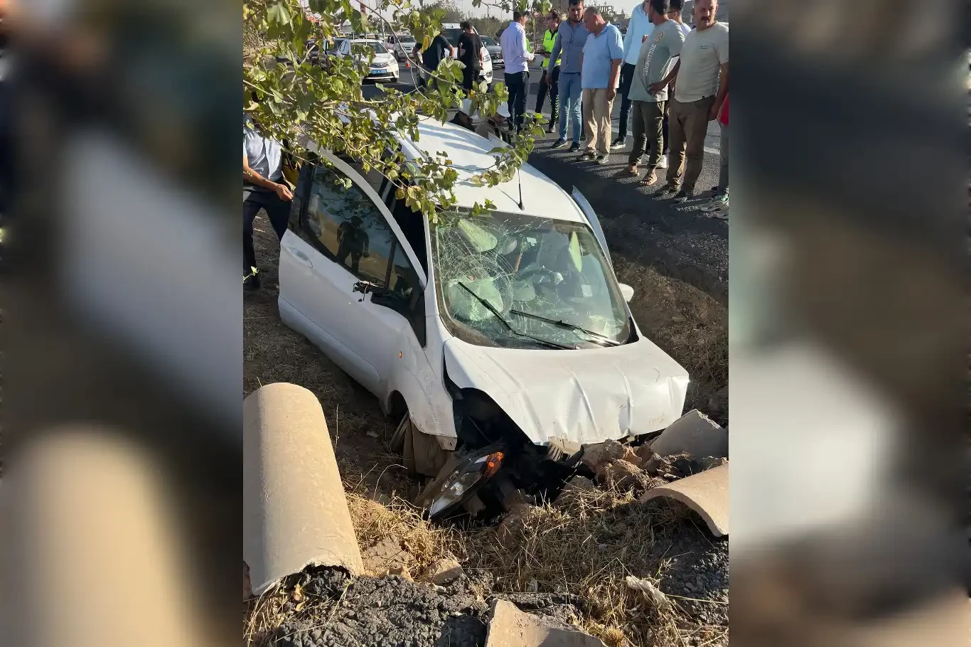 Mardin’de kontrolden çıkan otomobil şarampole devrildi: 3 yaralı 