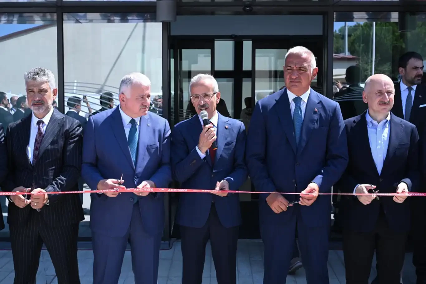 Trabzon Havalimanı yeni hizmet binaları açıldı