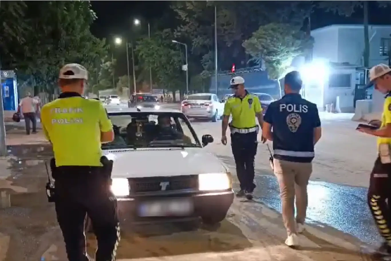 Şanlıurfa’da trafik denetiminde 13 aranan şahıs yakalandı