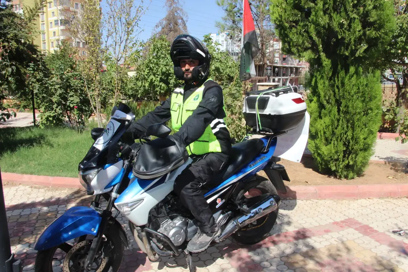 Motosikletiyle il il gezerek Gazze’deki katliama dikkat çekiyor