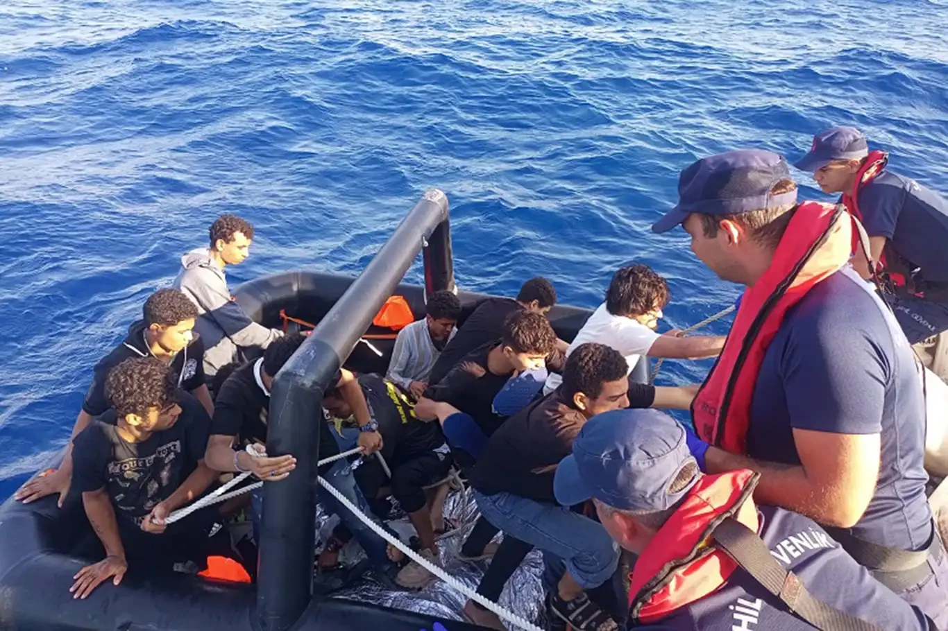 İzmir, Aydın ve Muğla açıklarında düzensiz göçmen hareketliliği