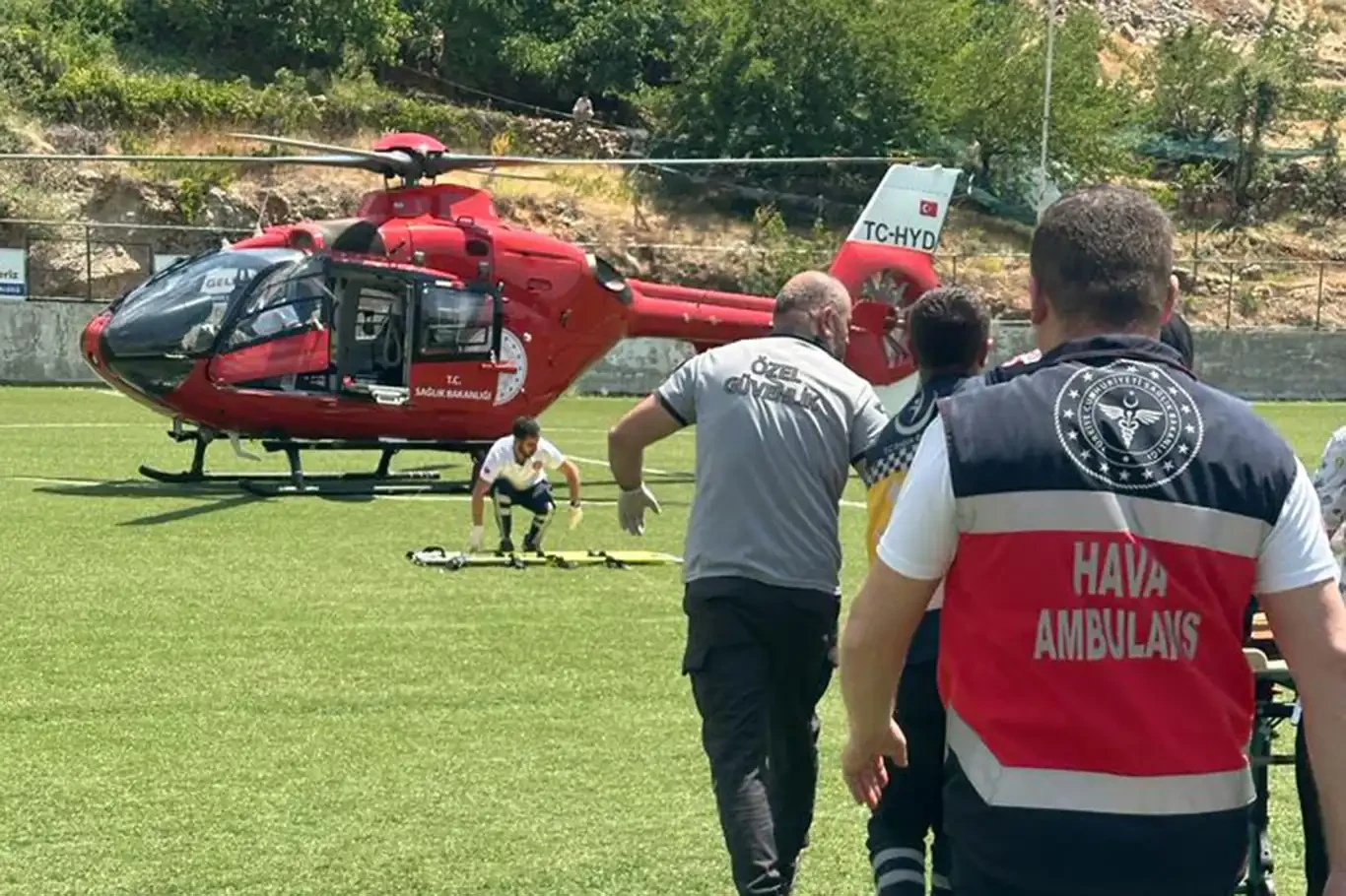 Ambulans helikopter kalp krizi geçiren yaşlı adam için havalandı