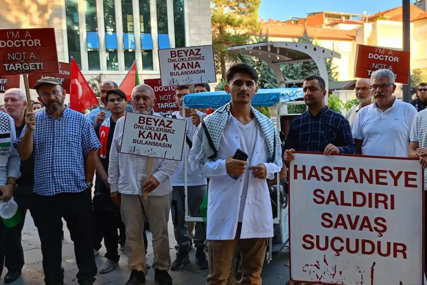 Hekimler ve sağlık çalışanları: 344 gündür işgalci siyonist rejim katliamlarına devam ediyor