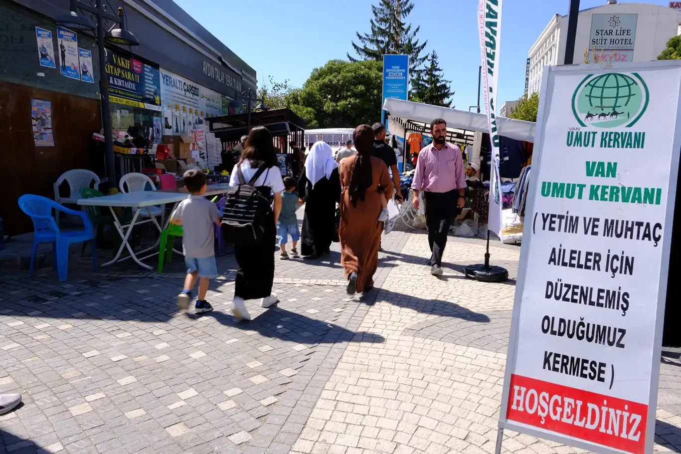 Umut Kervanı Van’da kermes gelirini ihtiyaç sahiplerine ulaştırdı