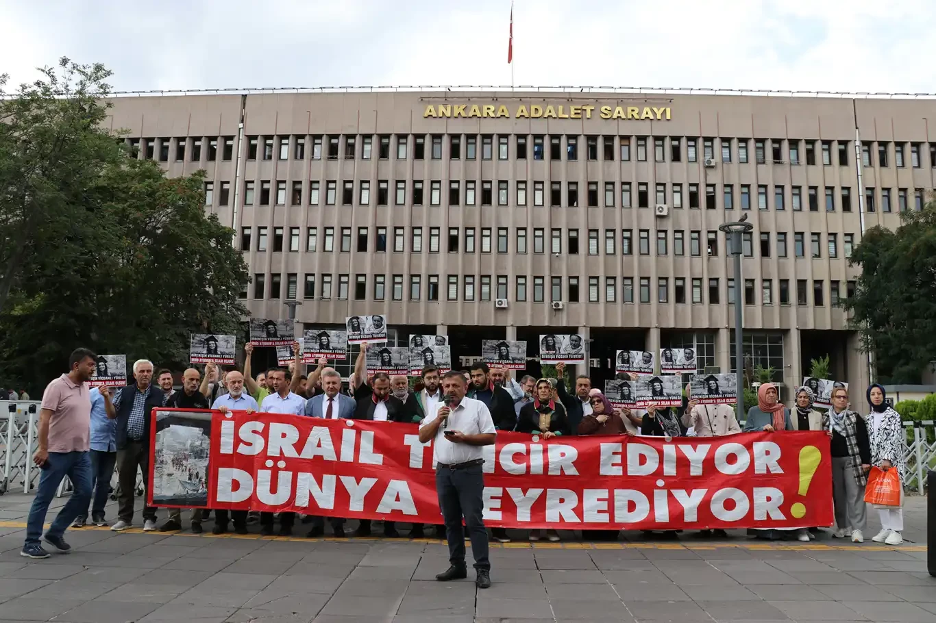 Ankara Adliyesi önünde işgalcilerin katlettiği Ayşenur Ezgi Eygi için basın açıklaması yapıldı