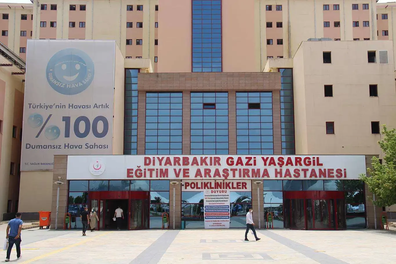 Diyarbakır Gazi Yaşargil Eğitim ve Araştırma Hastanesi başhekimi istifa etti