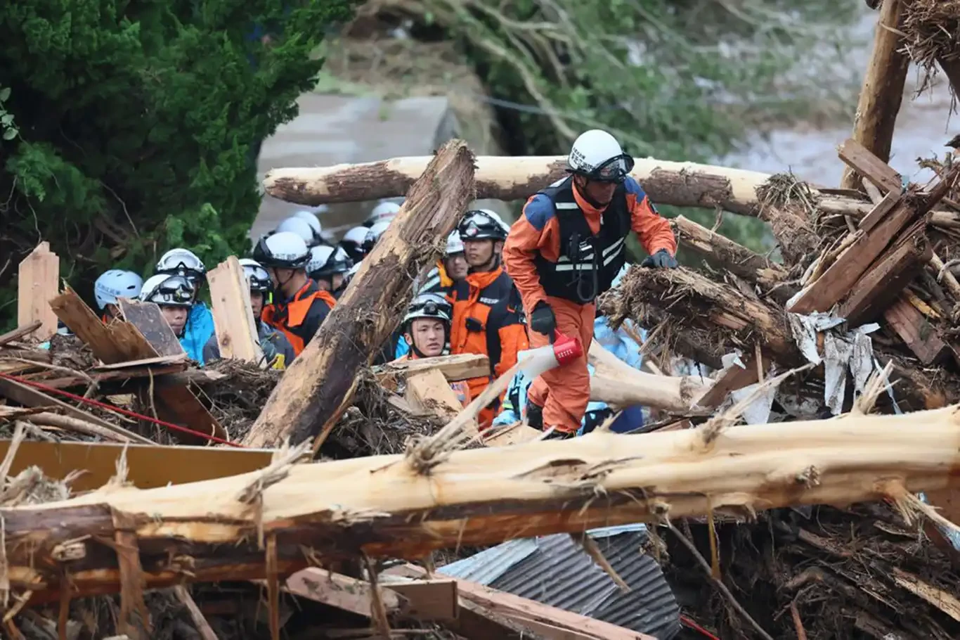 Japonya’da sel ve toprak kayması: 6 ölü, 10 kayıp 