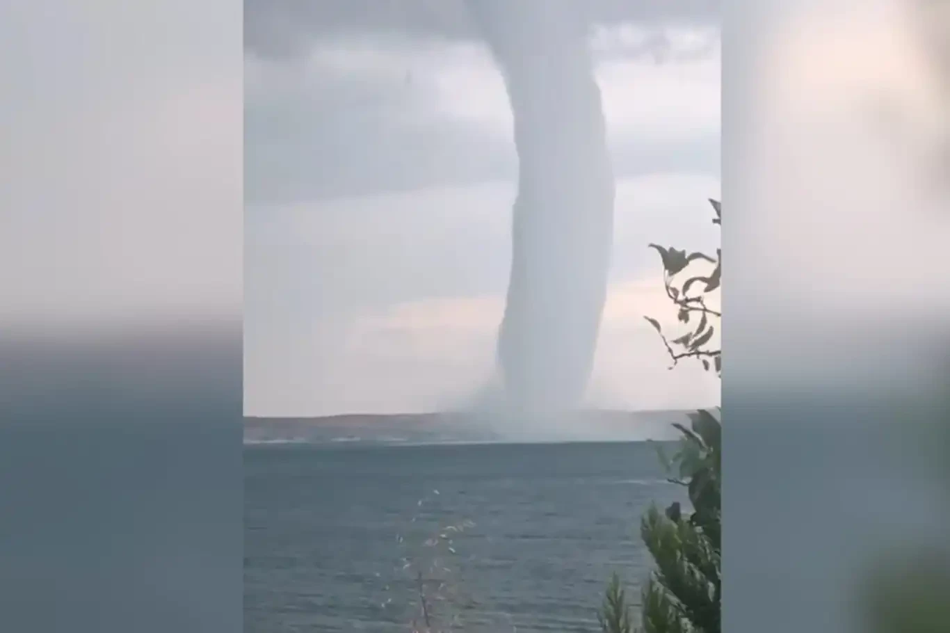 Şanlıurfa’da sağanak yağış sonrası dev hortum oluştu