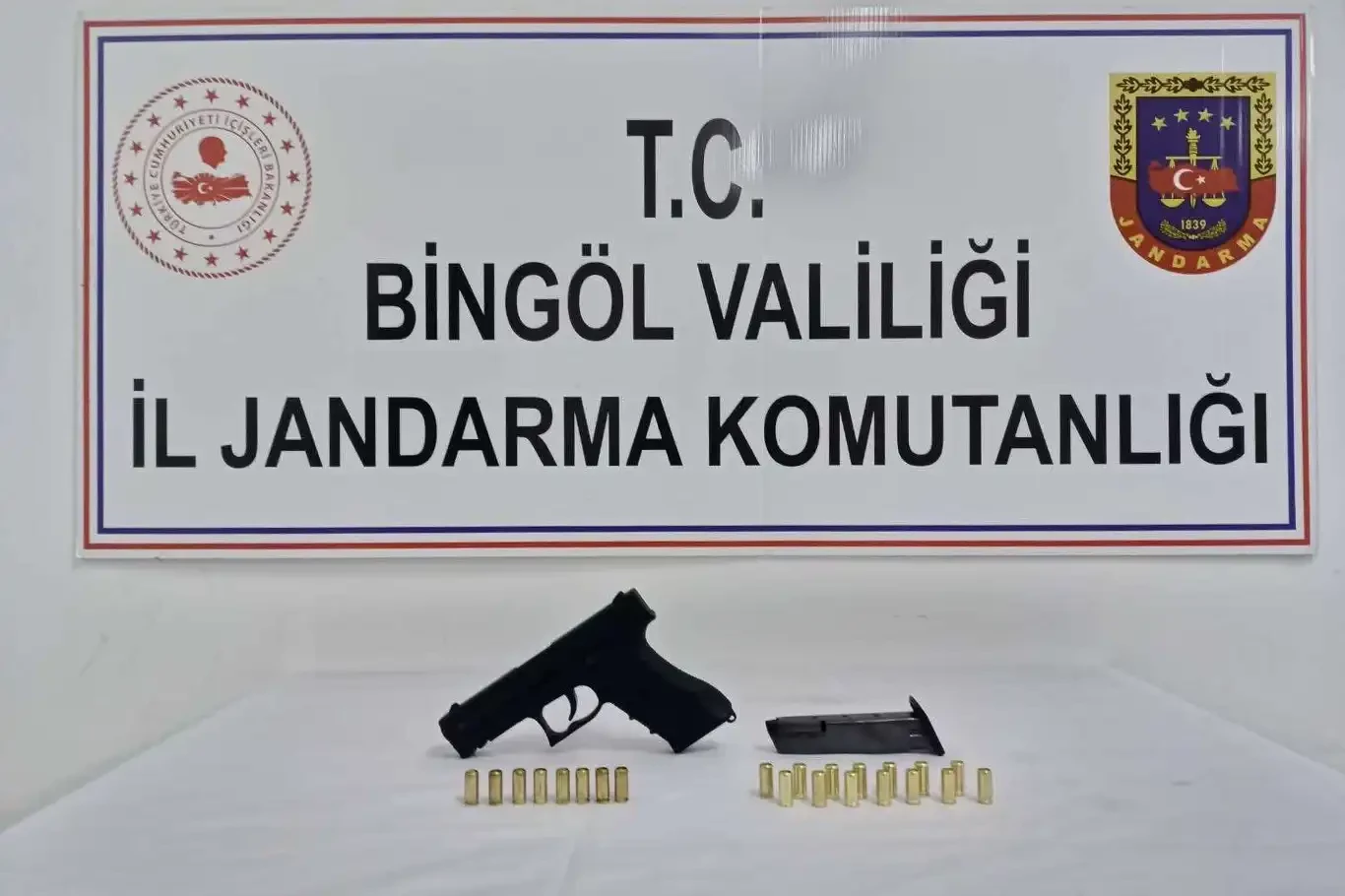 Bingöl’de yapılan aramada 2 adet tabanca ele geçirildi