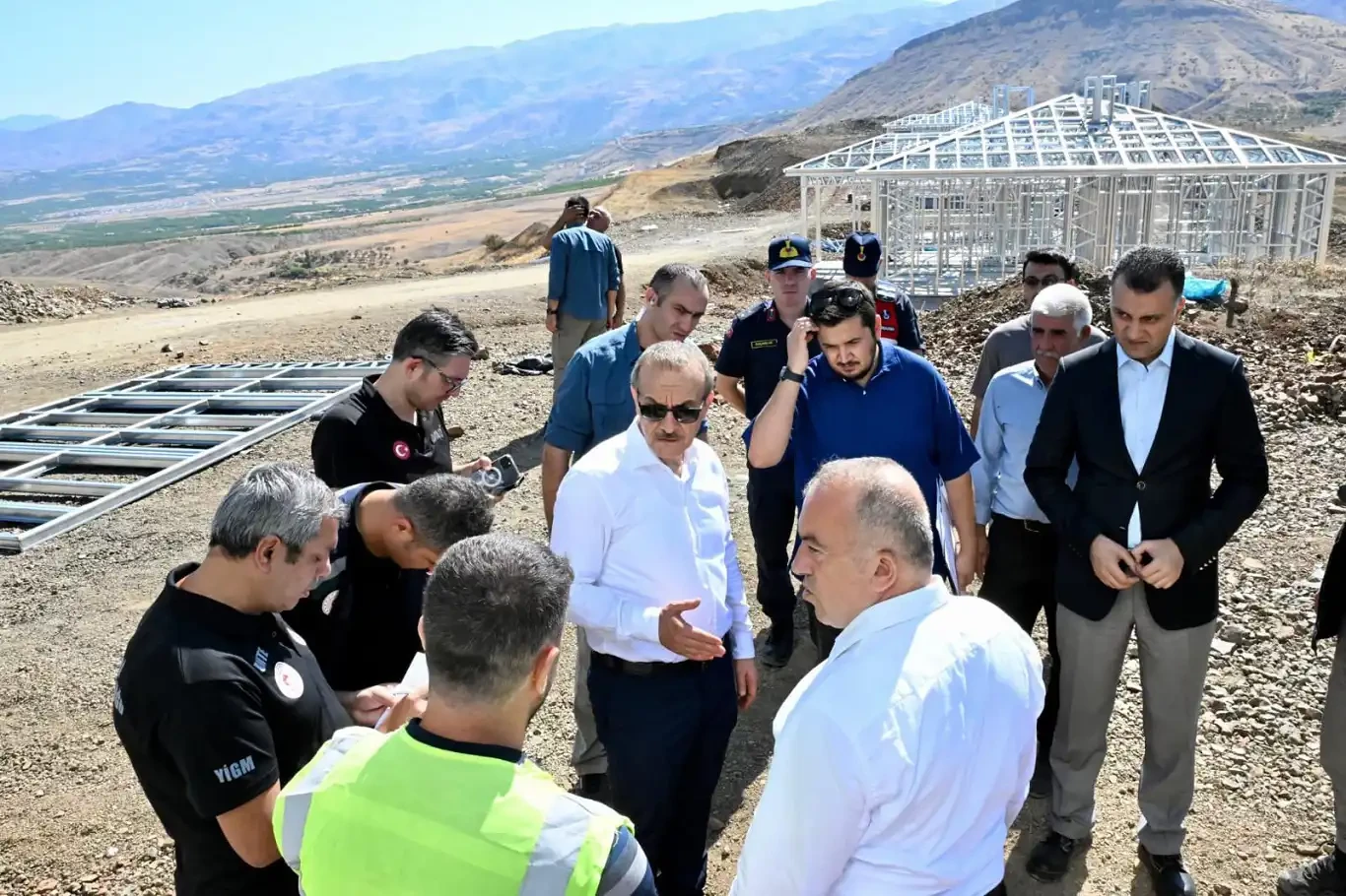 Vali Yavuz, kırsal konutlarda incelemelerde bulundu