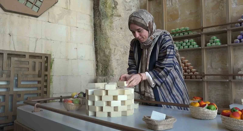 Sabun, zeytinyağı ve pekmez yapımının anlatıldığı müze büyük ilgi görüyor
