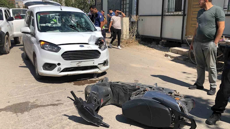 Hafif ticari araç ile motosiklet çarpıştı: 1 yaralı
