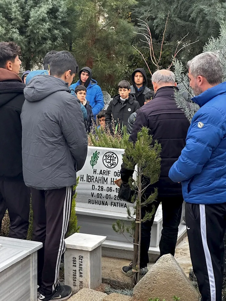 Rahmetli Antrenör İbrahim Halil Kay, Mezarı Başında Özlemle Anıldı